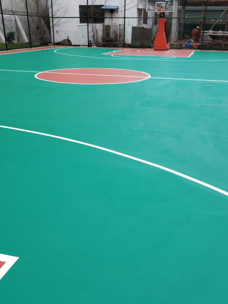 青神 球场长期使用易出现地面开裂